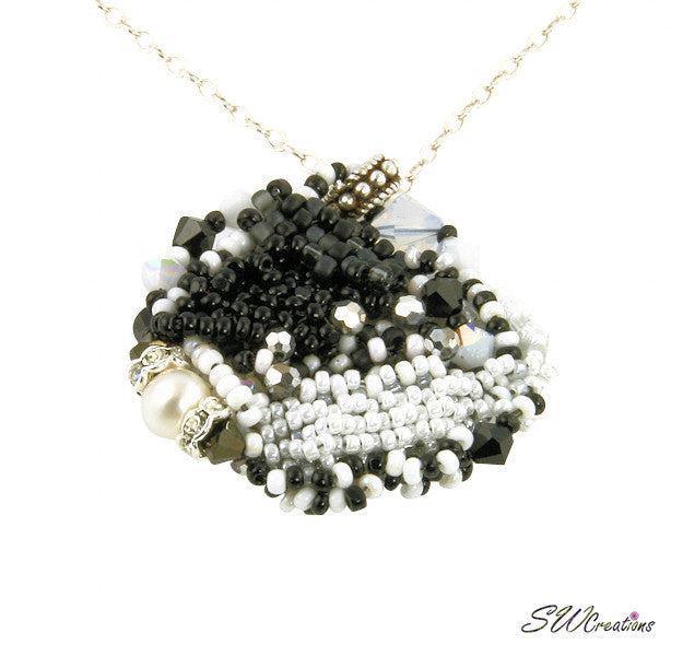 Noir Sur Blanc Bead Art Pendant - SWCreations
 - 2